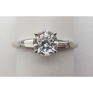 Beautiful 14K Solid White Gold Designer Cubic Zirconia Engagement Ring - Size 8